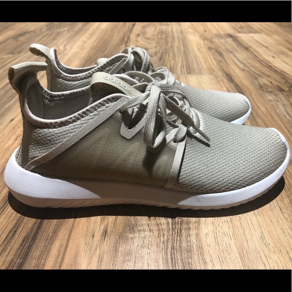 Women’s Adidas Tubular Viral 2